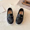 Sapatos de Couro Estilo Britânico Retrô para Meninas 2026 Primavera e Outono Novos Mocassins Simples de Calçar Mocassins Versáteis para Meninos