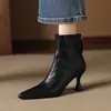 Botines de tacón de aguja de piel de oveja plisada retro para mujer, nuevo estilo 2026, punta fina, elegantes, corte ajustado, cómodos de llevar