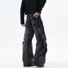 Jeans vintage lavados de marca de moda con dobladillo deshilachado para hombre, estilo visual punk, vibra de la alta calle americana, pantalones largos ligeramente acampanados de estilo workwear.
