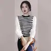 Blusa Patchwork Listrada em Preto e Branco para Mulheres 2026 Início da Primavera Novo Estilo Coreano Nicho Manga Longa Design Único Suéter de Malha para Mulheres