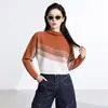 Top estilo Miyake con un diseño único, nueva colección 2026, con cuello volante, mangas murciélago, corte holgado y longitud corta que oculta el cuerpo y crea un efecto adelgazante