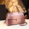 Bolsa Feminina de Couro Genuíno de Alto Brilho com Padrão de Crocodilo 2024 Novo Modelo Bolsa Transversal Bolsa Concha Material PU Tendência Luxo Leve