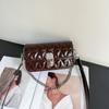 Bolso de Hombro Cuadrado Pequeño Versátil para Mujer, Acolchado con Cadena, Hecho de Piel de Vaca con Acabado Aceitado y Encerado