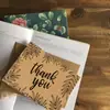 Exquisita tarjeta de impresión a color estilo europeo Tarjeta de agradecimiento de papel kraft Tienda de flores Regalo a mano Todo tipo de tarjeta de invitación para vino Tarjeta de felicitación
