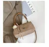 Bolso de mano de diseño nicho estilo coreano, alto valor estético, bolso pequeño simple, bolso cruzado femenino, bolso de hombro