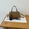 Bolso de mano pequeño de nicho moderno para mujer, nuevo bolso de hombro y bandolera de moda vintage para el otoño de 2026 para el trabajo