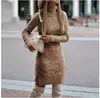 Suéter de punto de cuello alto ajustado de manga larga estilo europeo y americano para otoño e invierno, Vestido suéter de punto trenzado de color liso con dobladillo dividido de longitud media para mujer