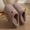Nuevas pantuflas de algodón antideslizantes, cálidas y cómodas para otoño e invierno para mujer, con forro de felpa y diseño engrosado para uso en interiores, así como pantuflas de algodón ligeras y cómodas para hombre