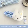 Presilha de cabelo de pelúcia de coelho de desenho animado com florzinha fofa, presilha de cabelo xadrez azul, acessório de cabelo versátil para meninas, adequado para rabos de cavalo e penteados presos.