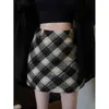 Saia de Lã 2025 Novo Estilo para Mulheres, Primavera e Outono, Xadrez Vermelho Linha A Emagrecedora Cintura Alta Bodycon Curta para Figuras Baixas