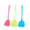 Venta al por mayor de fábrica pala de sartén antiadherente semipermeable de silicona resistente a altas temperaturas pala para cocinar freír utensilios de cocina de silicona espátula china