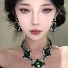 Collar con pendientes de gota de agua ovalados con incrustaciones de diamantes, ideal para mujeres europeas y americanas, con cadena de clavícula de lujo ligera y exagerada, collar de moda retro que combina con todo.