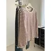 Camiseta de manga larga con cuello redondo y rayas de bloques de color de estilo coreano para mujer, holgada y estilizada, adecuada para primavera y otoño, top básico de estilo coreano