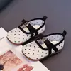 Sandálias com Bolinhas Macias, Sapatos Mary Jane de Verão para Meninas, Estilo Princesa, Malha Respirável, Sandálias Infantis Fechadas, Bege