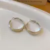 Brincos de Zircônia Dourada Café Laço Geométrico Gota d'Água Pérola Estilo Retro Francês Brincos de Tarraxa Nicho Sensação de Alto Padrão Joias para Orelha
