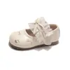 Zapatos de Cuero Cerrados Calados para Niñas 2026 Primavera y Otoño Nuevos Zapatos de Princesa Bordados Poco Profundos Planos de Moda Versátiles