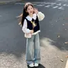 Estilo Coreano Casual Doce Fofo Camisa com Gola de Boneca Colete de Urso Jeans com Personalidade da Moda Conjunto de Três Peças para Primavera e Outono
