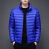 Jaqueta Leve de Penugem e Algodão Masculina Outono Inverno Gola Alta Estilo Curto Roupa Externa para Meia-Idade e Jovens Casual Leve Quente Jaqueta de Algodão Jaqueta Masculina