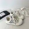 Tênis de Treino Alemão de Aparência Elegante com Sola Grossa para Mulheres, Novos Tênis Brancos Versáteis da Moda Coreana 2026, Sapatos Casuais para Estudantes com Design Ugly-Cute para Mulheres