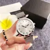 Elegante reloj con correa milanesa de oro rosa y un diseño de esfera gris sencillo, estilo nicho de alta gama, adecuado para el uso diario, reloj de cuarzo