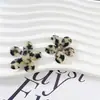 Nuevo accesorio para el cabello y pendientes de flor de cinco pétalos tridimensional de estilo francés color marrón grisáceo, materiales para joyería DIY