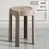 Sillas de plástico engrosadas, apilables, adecuadas para mesas de comedor en casa, taburetes pequeños para propiedades de alquiler, sillas de comedor de lujo ligero nórdico de moda