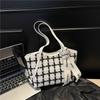 Bolsa Tote de Seda Xadrez para Mulheres Primavera e Verão 2026 Novo Estilo Linda e Elegante Moda Executiva Bolsa de Ombro para Mulheres