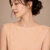 Collar con cadena de clavícula de perlas de doble capa europea y americana, diseño de nicho de temperamento versátil, cadena de suéter de otoño e invierno con personalidad femenina