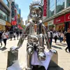 Escultura de Acero Inoxidable de Niño de Dibujos Animados Acabado Espejo Personaje de Moda Adorno Grande para Centros Comerciales, Lugar Popular para Fotos, Decoración de Piso, Hecho a Medida