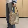 Bolsa Tote Grande Capacidade de Design de Nicho de Luxo Leve Francês para Mulheres Estilo Casual Preguiçoso Bolsa de Ombro Único/Sob o Braço Estilo Balde