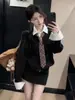 Vestido de punto estilo coreano con cuello polo sexy francés, efecto dos piezas, con colores contrastantes, corte ajustado, efecto adelgazante, con cinturón y falda corta ajustada, moderno