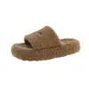 Chinelos femininos peludos com tira cruzada e sola grossa, nova coleção outono/inverno 2026, chinelos casuais de pelúcia para exterior, design moderno