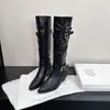 Botas femininas 2026 modernas bico fino over-the-knee estilo coreano western novas botas jeans com fivela de cinto e salto grosso para aumento de altura
