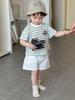 Shorts Listrados Infantis Conjunto de Verão Estilo Fino 2026 Novo Traje de Verão para Bebê Estilo Coreano Roupas Infantis Roupas de Verão para Meninos