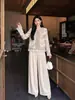 Novo top elegante estilo chinês de luxo leve, que reduz a idade e emagrece, casaco curto com babados e contas estilo nacional outonal P8005