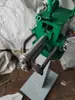 Máquina Manual de Dobrar Bordas de Chapa de Ferro, Máquina de Conformar Fio de Isolamento, Máquina Manual de Arredondar Chapa de Alumínio com Manivela, Máquina de Dobrar Cotovelo, Calandra, Máquina de Estampar