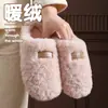 Nuevos estilos de otoño e invierno: Pantuflas de felpa de algodón para mujer con detalles de piel, engrosadas para mayor calidez, adecuadas para usar en interiores y con una suela suave y cómoda