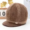 Chapéus de outono e inverno para mulheres de meia-idade e idosas, chapéus de tricô grossos e quentes de pelo de coelho com forro de veludo para senhoras idosas, avós, proteção contra o frio, proteção para as orelhas, chapéus de tricô