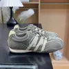 Zapatillas de entrenamiento vintage alemanas con textura de cuero para mujer, nuevos zapatos de otoño para mujer, zapatillas casuales versátiles de suela gruesa, cómodos zapatos Forrest Gump