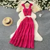 Traje de Duas Peças Estilo Férias Frescas de Primavera e Verão Redutor de Idade com Top Curto de Alça e Mangas Curtas tipo Asa + Saia Plissada de Cintura Alta