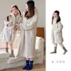 Nuevos pijamas de otoño e invierno para niños, camisones para niñas, ropa de casa para bebé Clase A, pijamas para bebés, pantalones largos, conjunto de bata