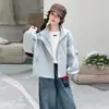Chaqueta de Primavera y Otoño para Niñas 2026 Nuevo Estilo Chaqueta Corta con Solapa para Niños Medianos y Grandes Ropa Exterior para Estudiantes Moda de Otoño