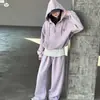Conjunto de Outono para Meninas Estilo Coreano 2026 Novo Estilo Crianças Médias e Grandes Moletom com Capuz Bordado de Coração Calça de Moletom Conjunto de Três Peças Estiloso