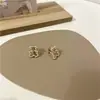 Otoño e invierno Nuevos pendientes de oso de perla diseño de nicho femenino aguja de plata S925 clip para oreja pequeño lindo sin agujeros para las orejas venta al por mayor