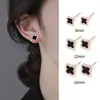 Em estoque brincos de tarraxa trevo de quatro folhas pretos para mulheres, estilo novo, luxo leve, sensação de alta qualidade, temperamento elegante, modernos, versáteis, frescos, brincos pequenos