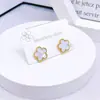 Nuevo Colgante de Flor de Cinco Hojas de Nácar Juego de Collar Pulsera Pendientes de Acero de Titanio 18K Cadena para Clavícula Joyería Europea y Americana de Moda