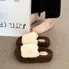 Chinelos de Pelúcia Versáteis Estilo Chanel com Solado Grosso da Moda para Mulheres, Novos Chinelos de Algodão com Solado Grosso Outono e Inverno 2025, Sapatos de Pelúcia Slip-On