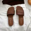 Novo Estilo Primavera e Verão 2026 com Saia, Design de Nicho, Sandálias de Dedo Romanas Tecidas Finas Modernas para Aumentar a Altura, Sandálias de Praia para Mulheres