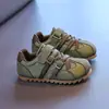 Temporada de regreso a clases: Nueva colección primavera/otoño 2026 de zapatos casuales de suela blanda para niñas, cómodos, transpirables y versátiles, al estilo de las zapatillas "Forrest Gump"