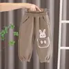 Pantalones casuales para bebé, nueva colección otoño e invierno 2026, con diseños de dibujos animados para niñas y estilos deportivos para niños, se venden por separado